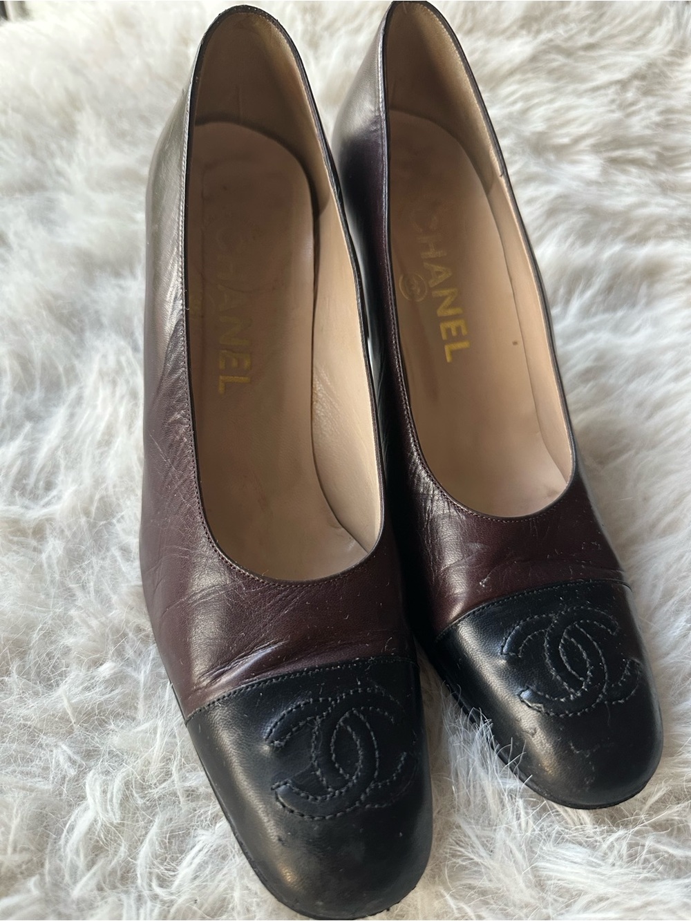 CHANEL Two-Tone Leather Cap-Toe heels Black & Burgundy double CC logo pumps 37.5